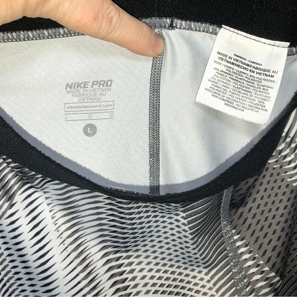 🕸️Nike Pro DriFIT Hypercool Frequency Capri Leggings